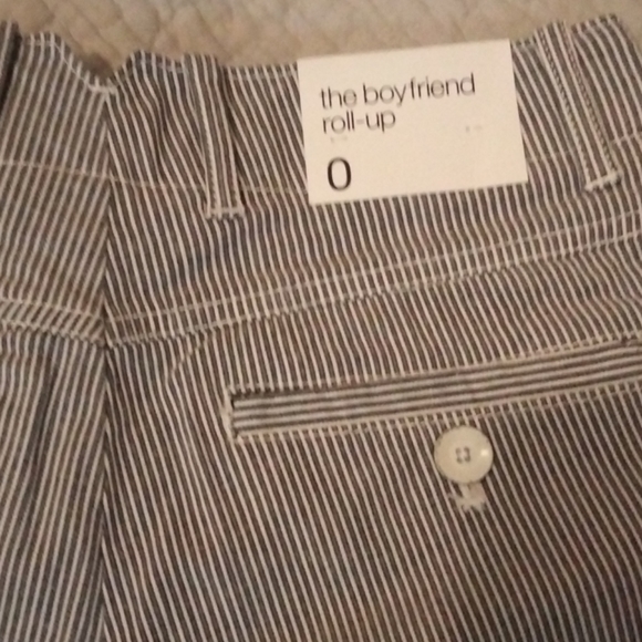 The Gap, Boyfriend roll-up Shorts, Pinstripes - Picture 3 of 3